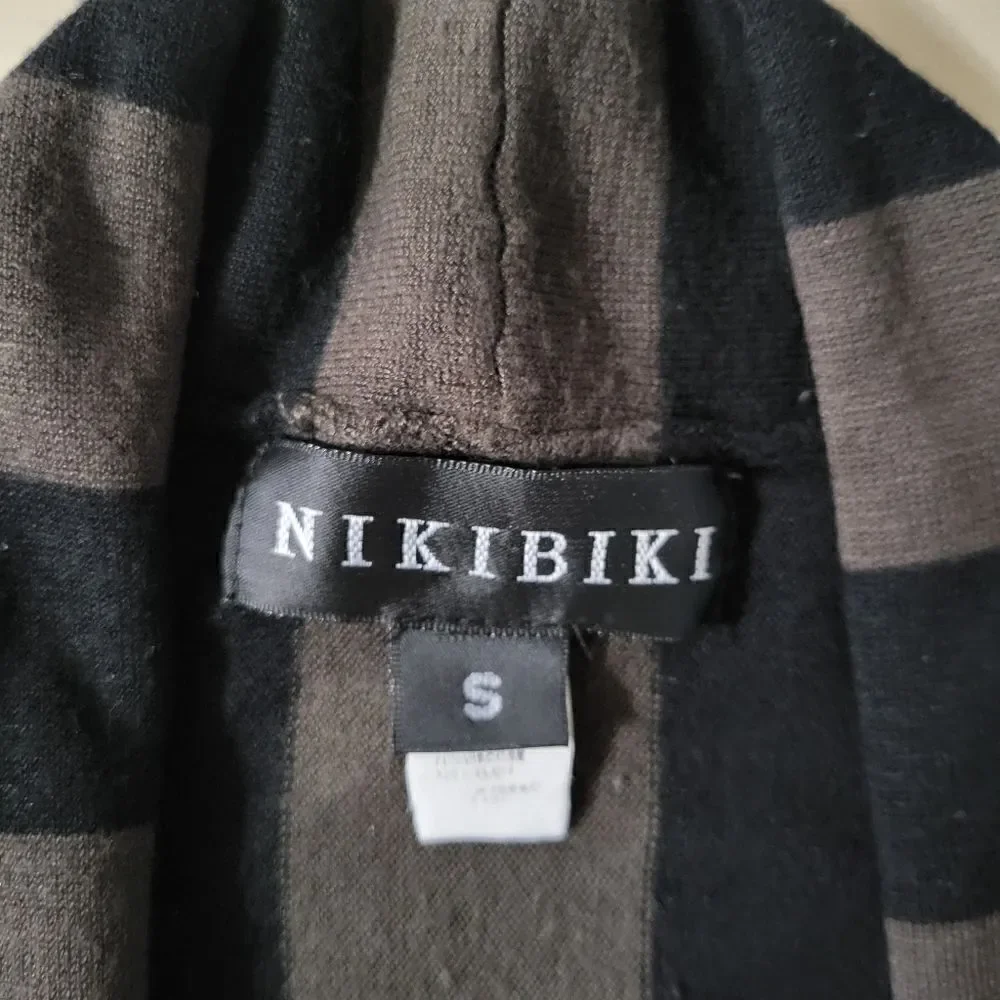 Nikibiki chase away